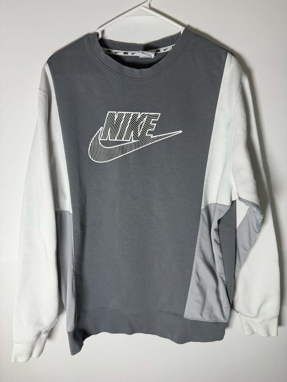 Nike Colorblock Sweatshirt with Graphic Logo Size L